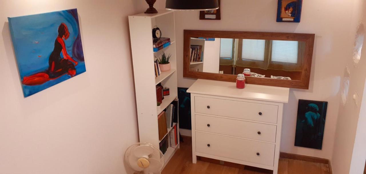 A Beautiful Two-room Art-apartment With A Large Bathtub Smart Tv 100 Channel Netflix Very Fast Internet 600mbs1gbs For 1-3 Guests * Warszawa