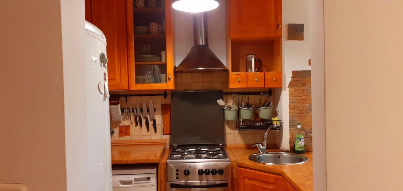 A Beautiful Two-room Art-apartment With A Large Bathtub Smart Tv 100 Channel Netflix Very Fast Internet 600mbs1gbs For 1-3 Guests Warszawa